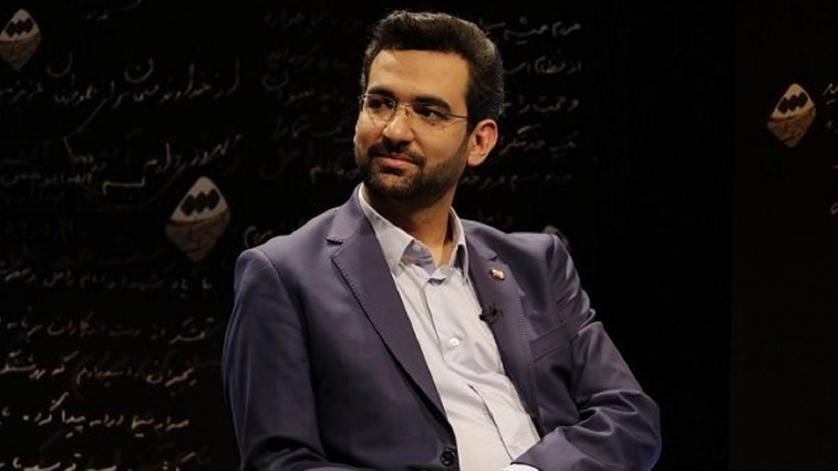 پست صبحگاهی وزیر ارتباطات در کنار پسرانش پست صبحگاهی وزیر ارتباطات در کنار پسرانش