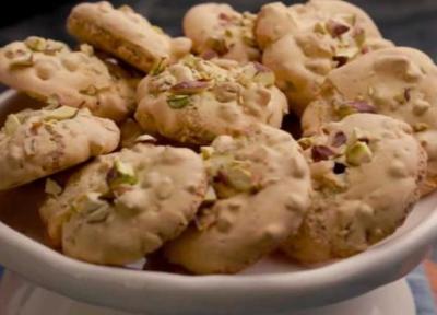 طرز تهیه شیرینی پفکی گردویی با سفیده به روش قنادی