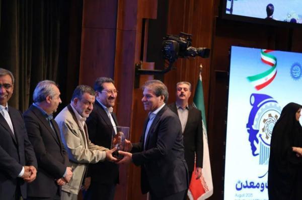 سروش موتور مبنا برنده تندیس زرین روز ملی صنعت و معدن 1404 سروش موتور مبنا برنده تندیس زرین روز ملی صنعت و معدن 1404